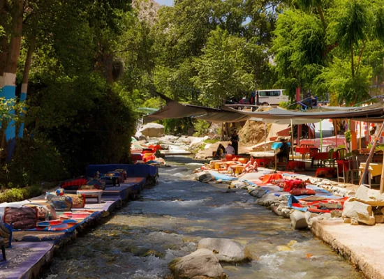 Escursione Giornaliera alla Valle dell'Ourika da Marrakech: Cascate e Tradizione Berbera